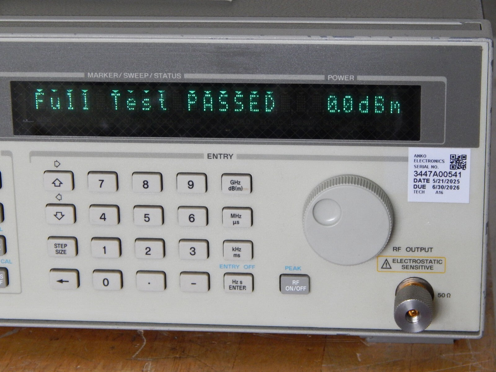 AT HP 83752A .01-20GHz Synthesized Signal Sweeper w/opt. 1E1 & cal. w/data AT HP 83752A .01-20GHz Synthesized Signal Sweeper w/opt. 1E1 & cal. w/data